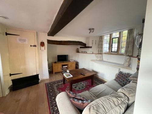 Lovely listed cottage in old centre with garden.