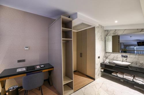 Broyt Hotel — Main Photo