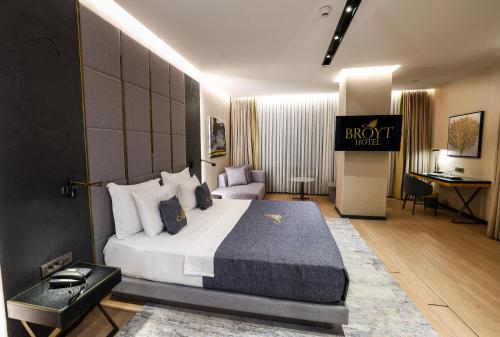 Broyt Suites - image 9