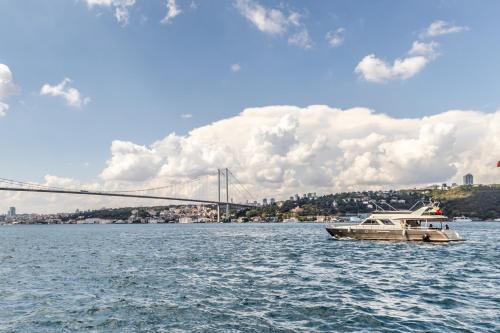 Sea View Flat w Balcony Near Beylerbeyi Palace