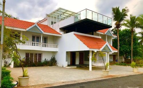 Royal Experiences ICON ECR Beach Pool Villas Uthandi, Chennai