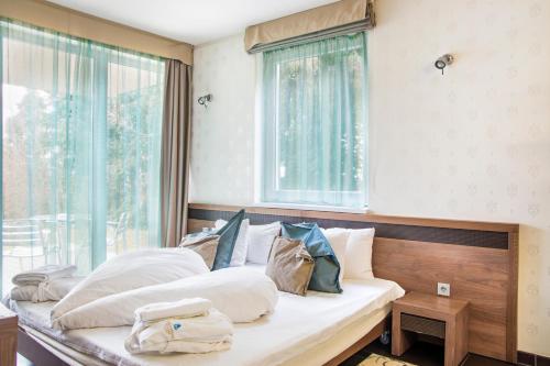 Echo Residence All Suite Hotel - image 2