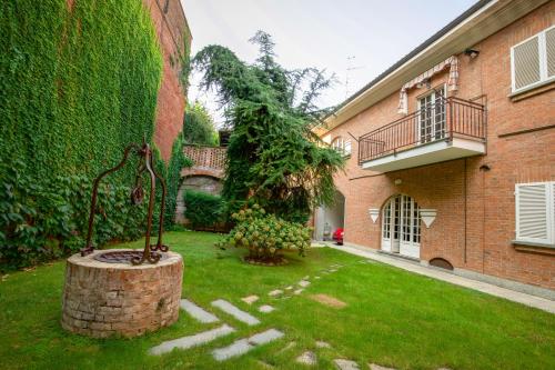 Grande casa con giardino e box auto, 3 camere e 3 bagni gîte à louer Mirabello Monferrato