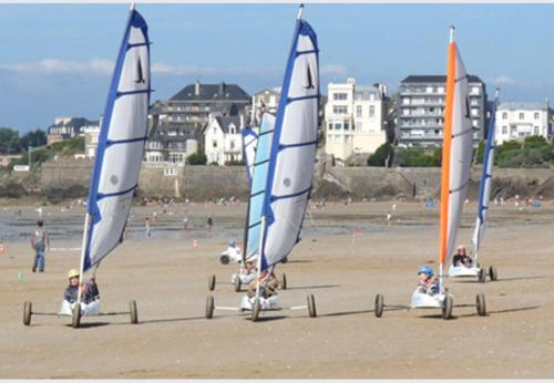 رياضة و نشاطات, STUDIO 3 Mn de la PLAGE Terrasse Vélos Proche de la ville fortifiée (STUDIO 3 Mn de la PLAGE Terrasse Velos Proche de la ville fortifiee) in Parame