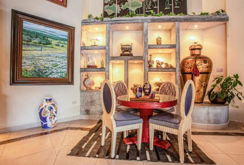 Shared lounge/TV area, Casa Madre Tierra in El Valle De Anton