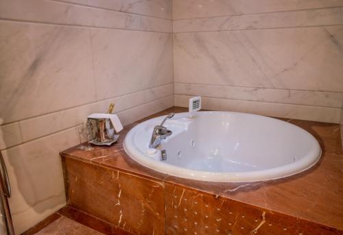 Гидромассажная ванна, Papillo Hotels & Resorts Roma in Запад Рима