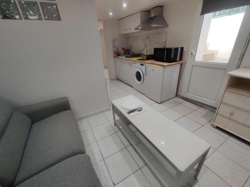 Logement 2 pièces avec barbecue 5 minutes gare - Location saisonnière - Nanterre