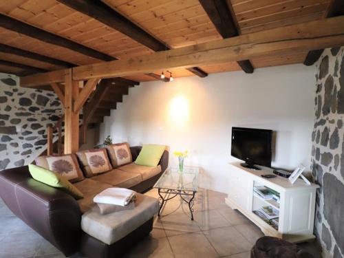 Maison de caractère rénovée près du lac de Sarrans - 5 pers, jardin, cheminée, internet - FR-1-742-256 Maison de caractère rénovée près du lac de Sarrans - 5 pers, jardin, cheminée, internet - FR-1-742-256