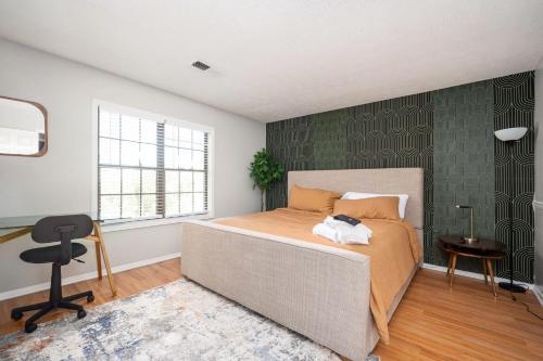 Vibrant Family Retreat~Sleeps 8~2 Kings~ Game Room in Snellville (GA)