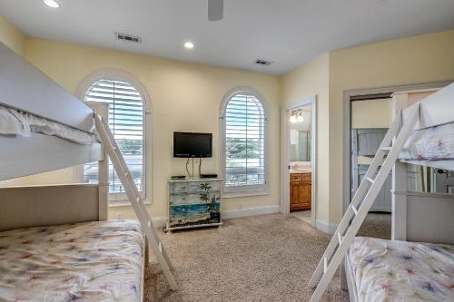 Low Tide Too (Sleeps 20) - image 11