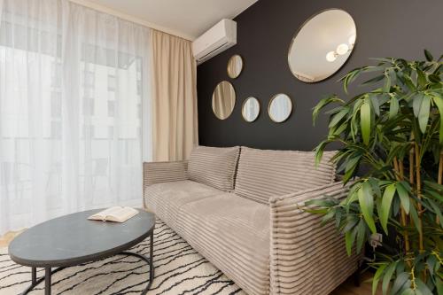 Warsaw Praga Apartment with Parking Podskarbińska by Renters