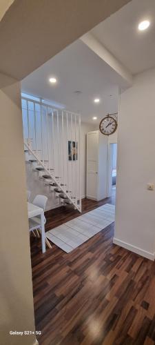 7-24 Self-Check-In - 120qm - 5 rooms - 2 bathrooms - kitchen - free parking - Yihapartment, Hannover (fotografie 3)
