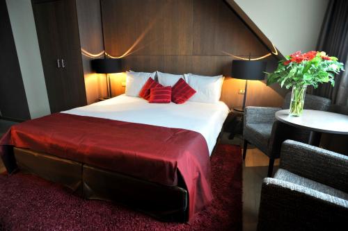 Flanders Hotel - image 8