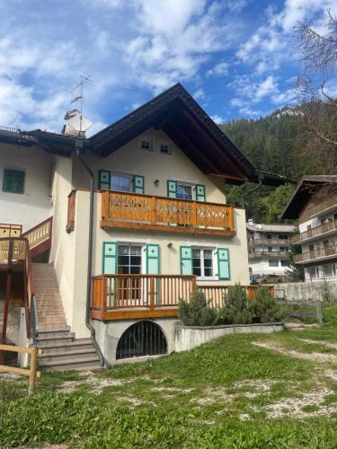 Casa Cesarina by AMA Val di Fassa - Apartment - Canazei di Fassa