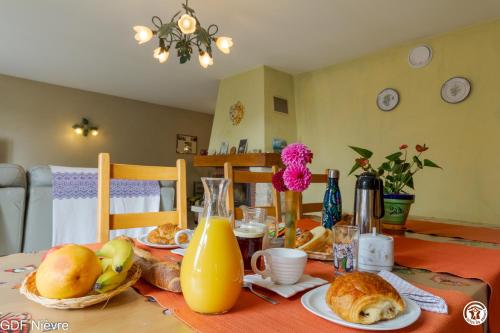 Les Volets Bleus in تريفول