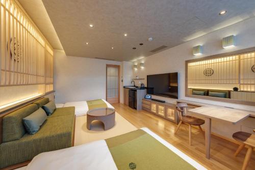 room detail thumbnail 1