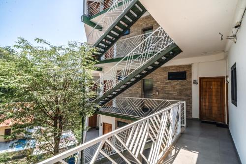 코모도 스위트 다운타운 매니지드 바이 CPM 발리 (Komodo Suites Downtown Managed by CPM Bali) in 라부안 바조