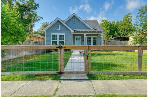 Centrally Located Stunning 3BR 2BA Near Downtown in San Antonio, USA