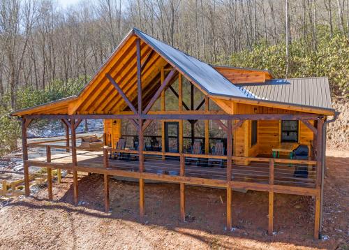 The Preserve Mountain Getaway Cabin in Aquone, USA
