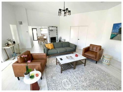 Pearl-By-The-Sea; Private Pool; Walk to the Beach in Fort Lauderdale, USA