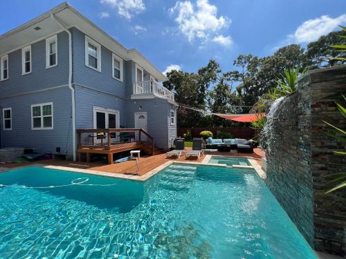 GrandCraftsman style home with pool and hot tub/center to all of New Orleans
