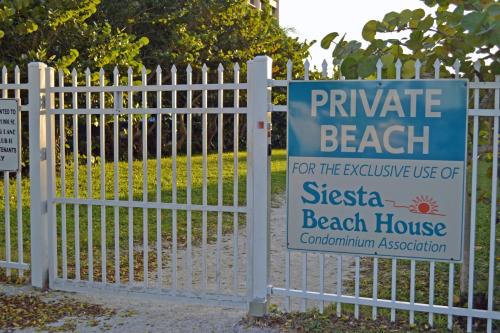 Beachside Vacation Rental Condo on Siesta Key with Pool Access secondary