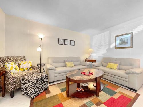 Siesta Beach Condo Rental with direct beach and pool access - image 5