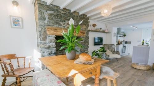 Cockleshell Cottage, Conwy