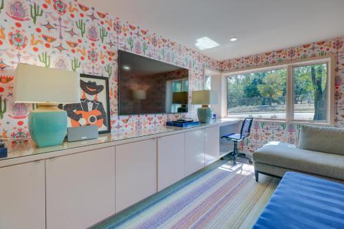 Modern Austin Home with Yard about 1 half Miles from ACL! - image 11