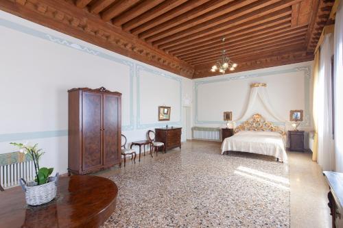 LUXURY APARTMENT PESARO PAPAFAVA, Venice (photo 7)