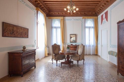 LUXURY APARTMENT PESARO PAPAFAVA, Venice (photo 9)
