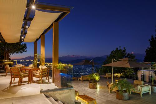 Restaurant, The Terraces Resort and Spa in Anantalingeshwar