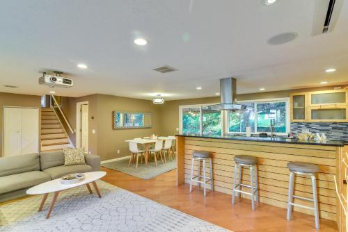 Lake Oswego Home with Covered Patio Near Portland!