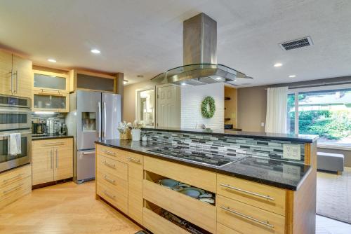 Lake Oswego Home with Covered Patio Near Portland!