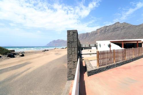 B&B Famara - best beach house in Lanzarote - Bed and Breakfast Famara