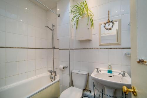 Lobster Cottage - image 9