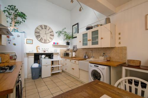 Lobster Cottage - image 5
