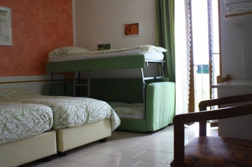 1 queen bed, 2 bunk beds