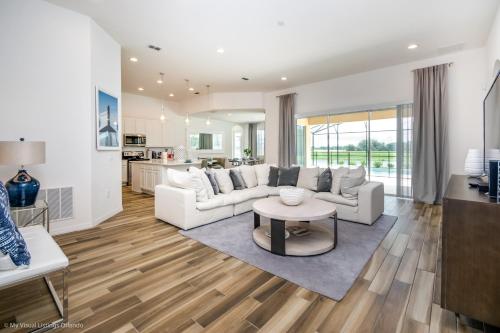 Solterra Resort - 5 Bed 4 Baths in Davenport, USA