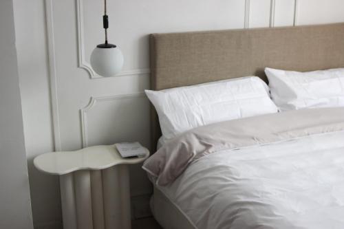 One-Bedroom Apartment image 4