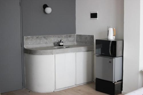 One-Bedroom Apartment image 10