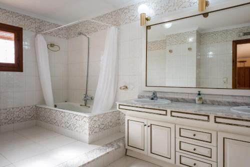 Villa Llobell - Plusholidays