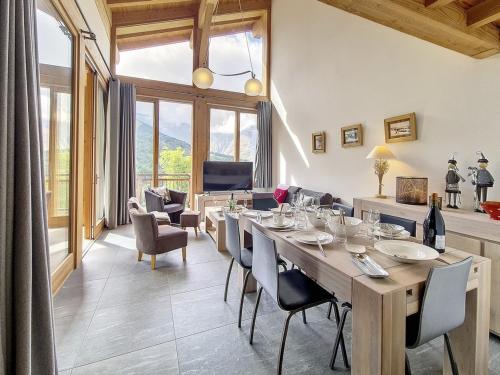 Chalet Coron · Confort superieur · Sauna et Wifi · Acces direct aux pistes · Parking couvert - FR-1- near Cafe Snack