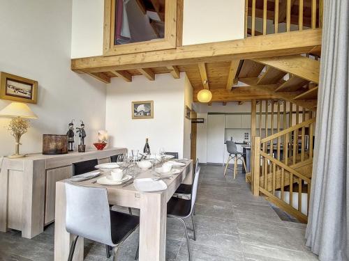 Chalet Coron · Confort superieur · Sauna et Wifi · Acces direct aux pistes · Parking couvert - FR-1- near Cafe Snack