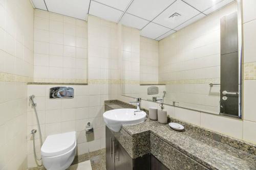 StoneTree - Furnished 1 BR in Bay Central - main image