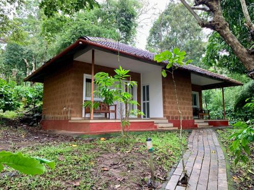 Buitenkant, Thennal Junglecamp in Kattikkulam