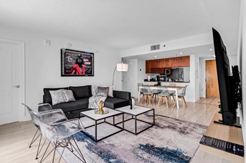 LUX 2B/2B Brickell - Free Parking in Miami, USA
