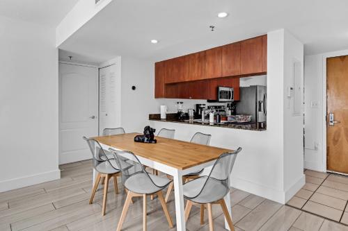 LUX 2B/2B Brickell - Free Parking in Miami, USA