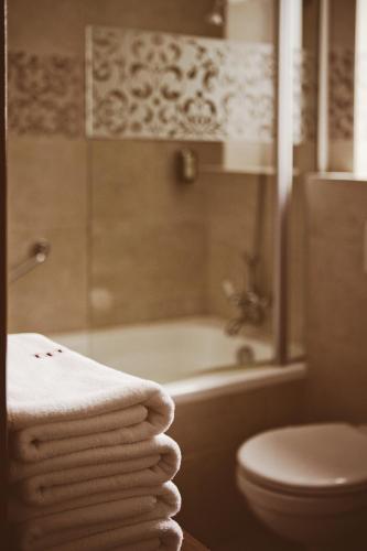 Bathroom, Crocus Gere Bor Hotel Resort & Wine Spa in Villany