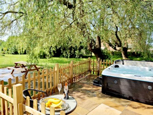 The Hamilton luxury holiday let's- The Coach House with hot tub in Bowlandi Erdő  - Scorton